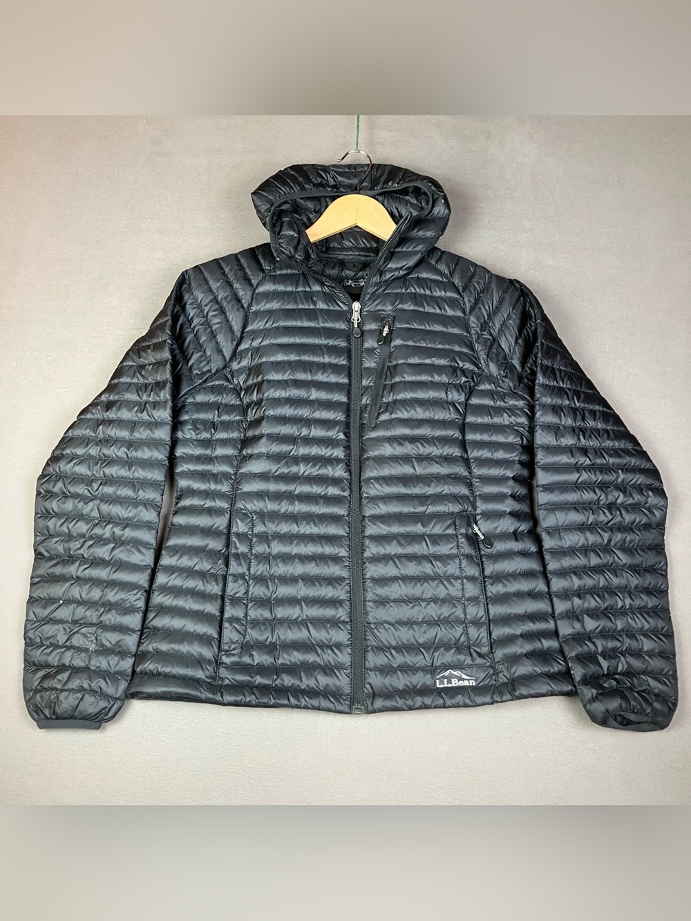 L.L. Bean Women's Size S Ultralight 850 Down Black Puffer Jacket Full Zip Hood.